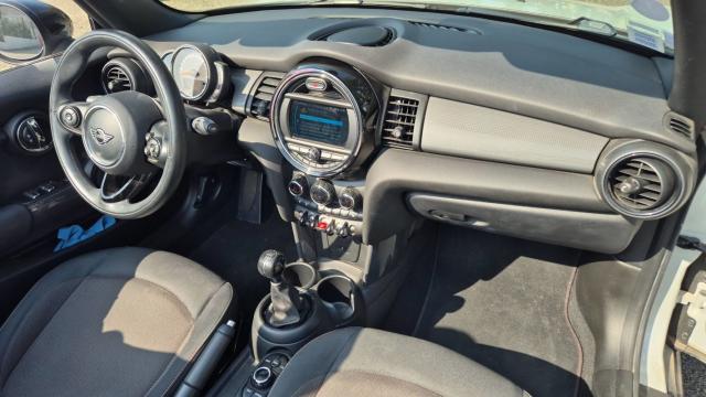 Mini Cabrio image 9