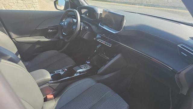 Peugeot 2008 image 2