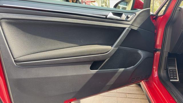 Volkswagen Golf image 9