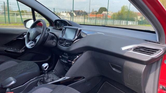 Peugeot 2008 image 3