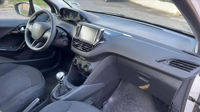 Peugeot 208 image 1