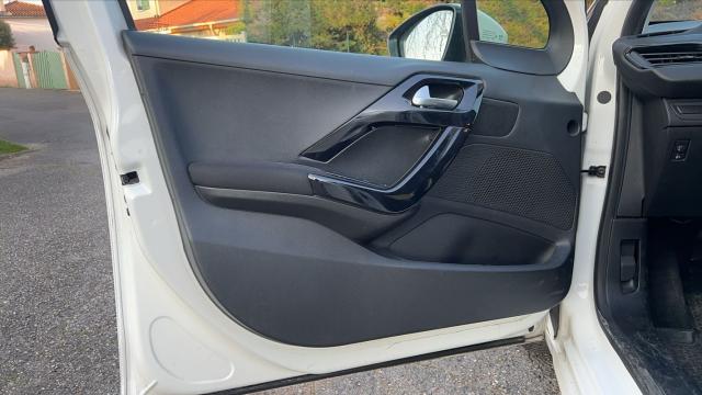 Peugeot 208 image 7