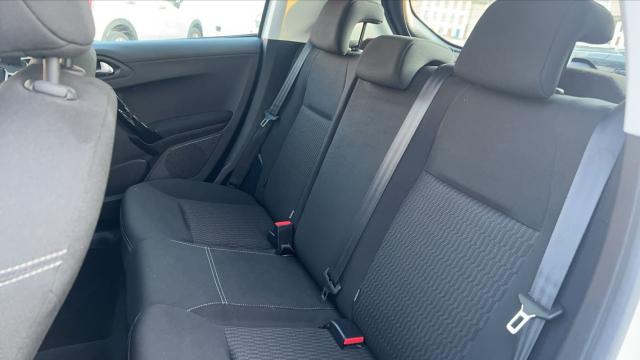 Peugeot 208 image 4