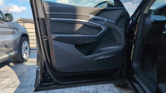 Audi E-Tron image 3