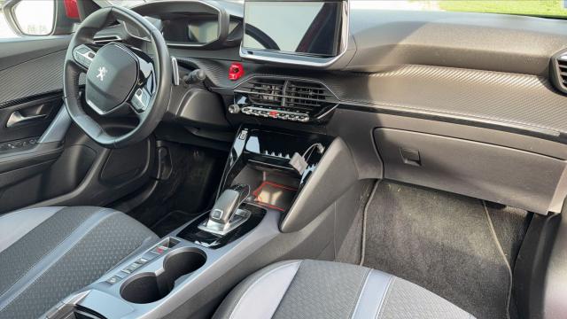 Peugeot 2008 image 1