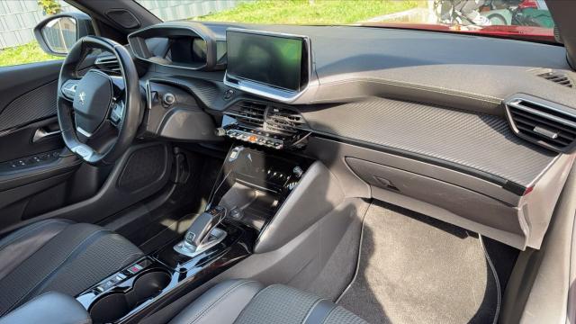 Peugeot 2008 image 3