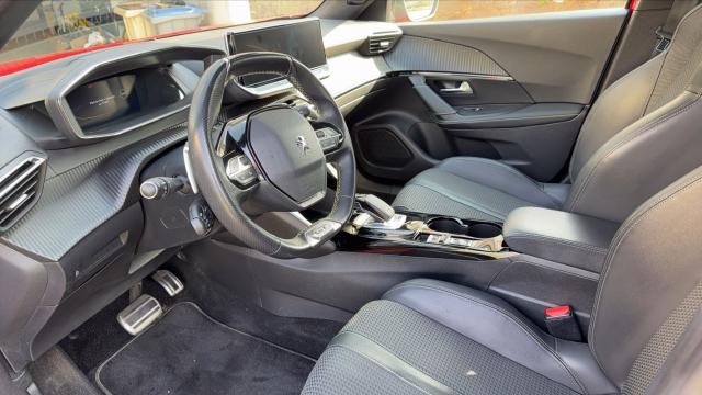 Peugeot 2008 image 2