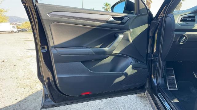 Volkswagen T-Roc image 5