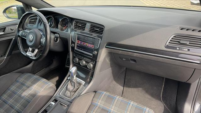 Volkswagen Golf image 9