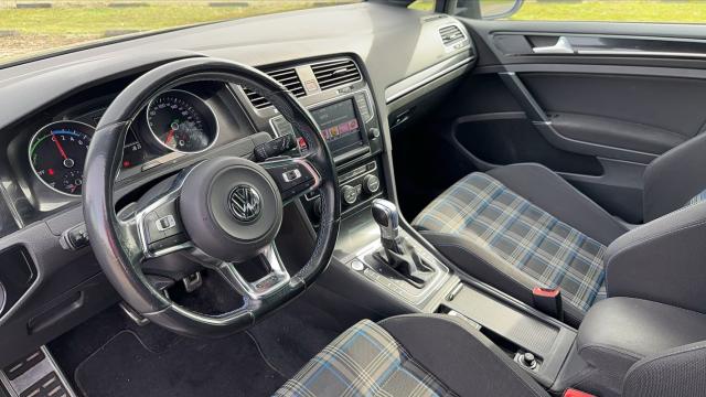 Volkswagen Golf image 6