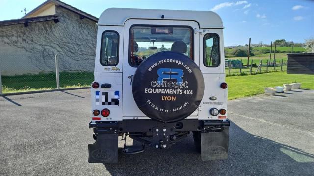 Land Rover Defender image 6