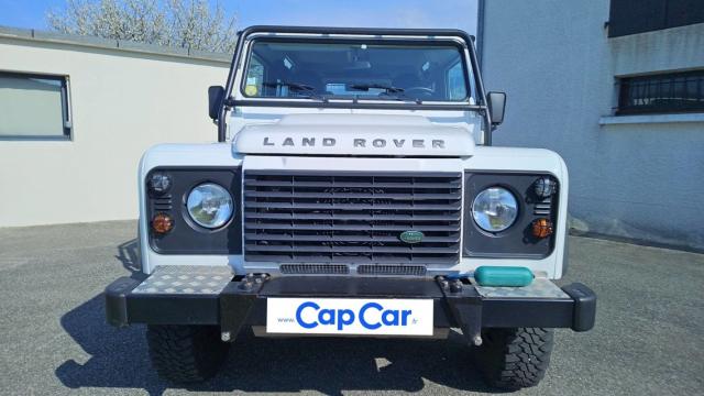 Land Rover Defender image 4