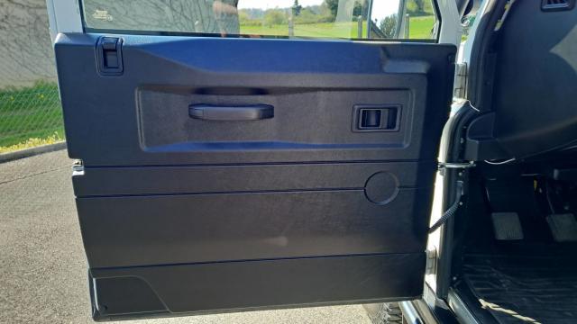 Land Rover Defender image 3