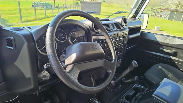 Land Rover Defender image 9