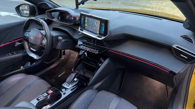 Peugeot E-208 image 1