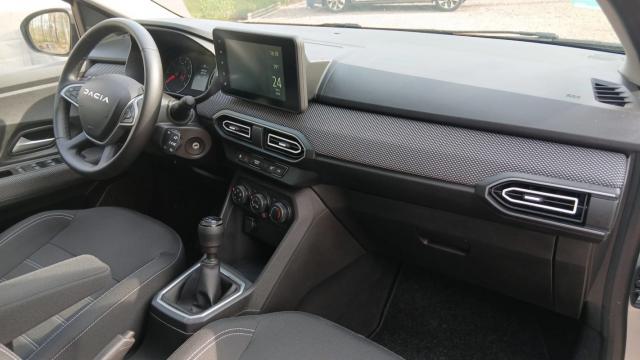 Dacia Sandero image 2