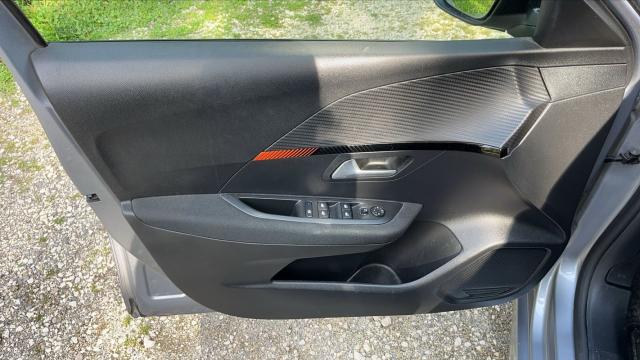 Peugeot 208 image 7