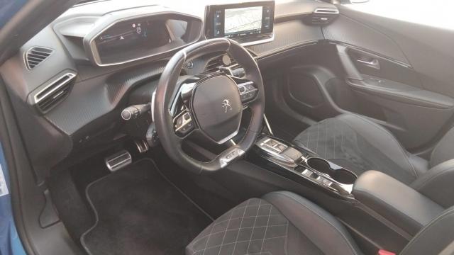 Peugeot 2008 image 8
