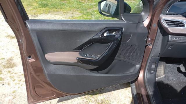 Peugeot 2008 image 8