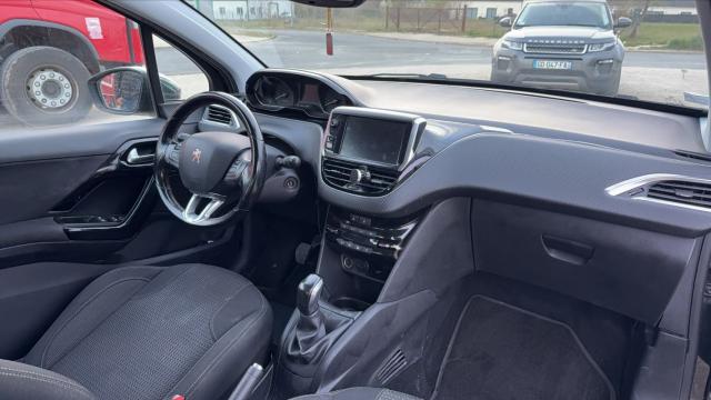 Peugeot 208 image 6