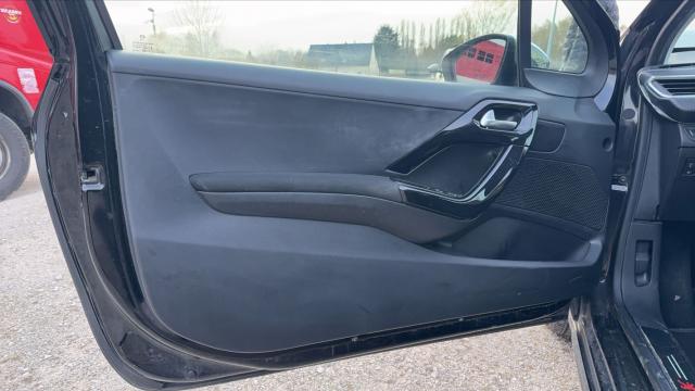 Peugeot 208 image 1