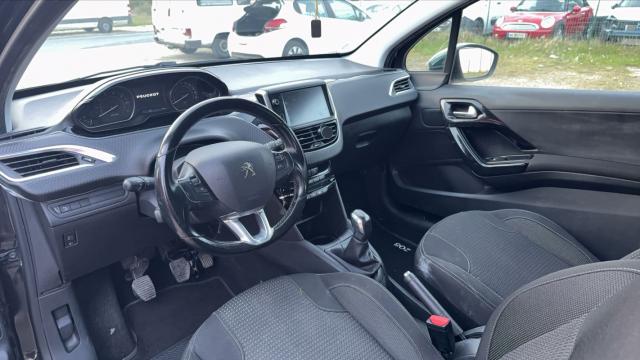Peugeot 208 image 5