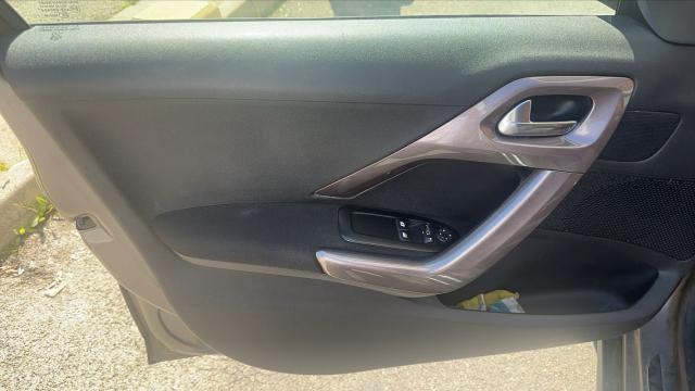 Peugeot 2008 image 8