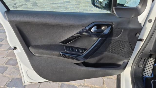 Peugeot 2008 image 1