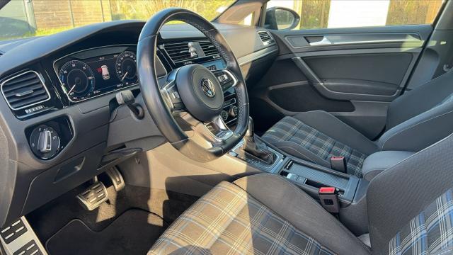 Volkswagen Golf image 9