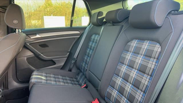Volkswagen Golf image 6