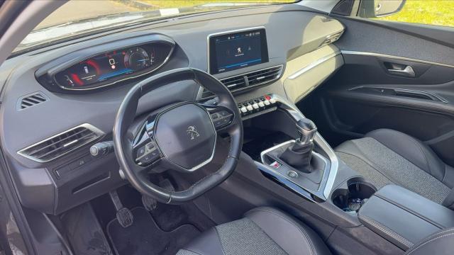 Peugeot 3008 image 2