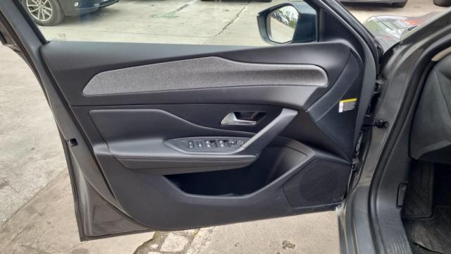 Peugeot 308 image 8