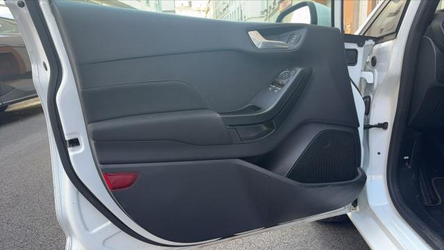 Ford Fiesta image 3