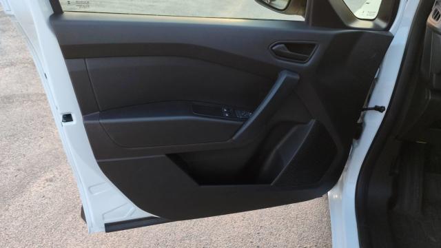 Nissan Townstar image 9