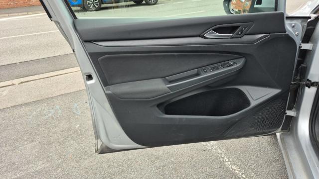 Volkswagen Golf image 8