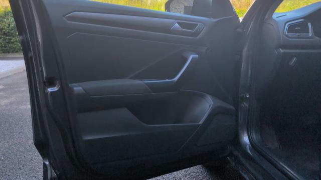 Volkswagen T-Roc image 6