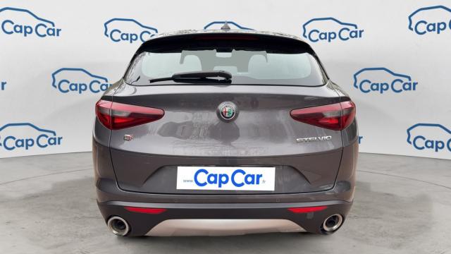 Alfa Romeo Stelvio image 9