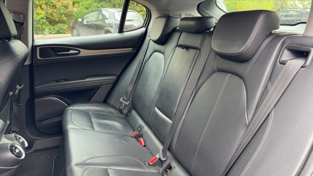 Alfa Romeo Stelvio image 2