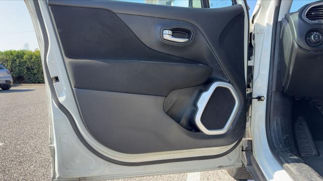 Jeep Renegade image 7