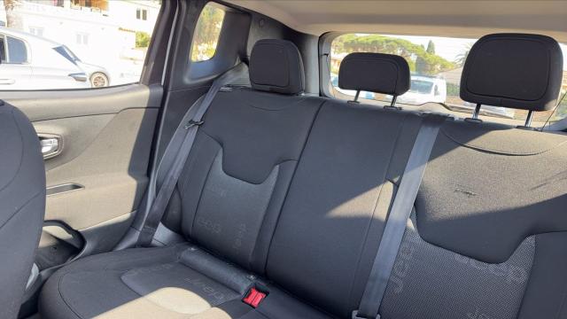 Jeep Renegade image 5