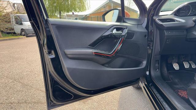 Peugeot 208 image 4
