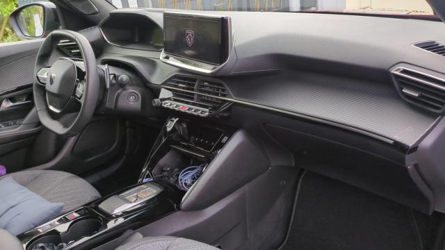 Peugeot 2008 image 3