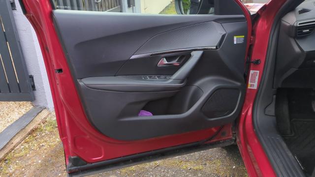 Peugeot 2008 image 2