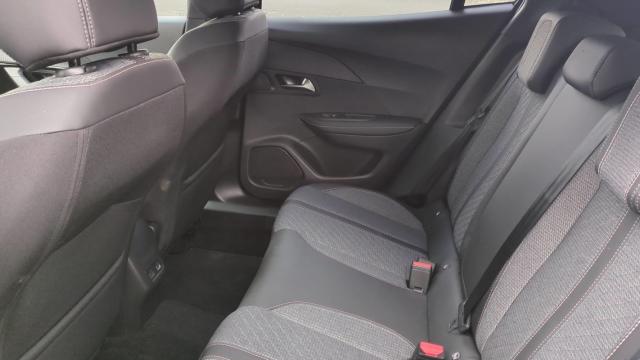 Peugeot 2008 image 8
