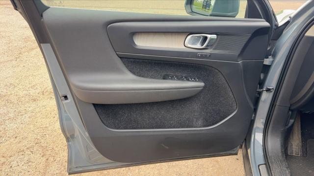 Volvo Xc40 image 2
