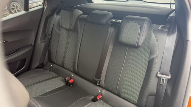 Peugeot 2008 image 2