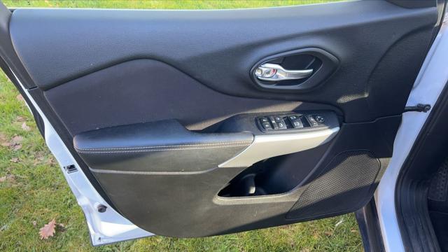 Jeep Cherokee image 5