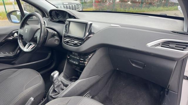 Peugeot 208 image 9