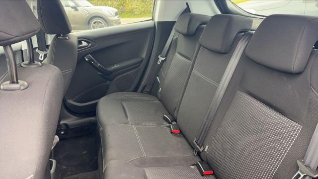 Peugeot 208 image 7