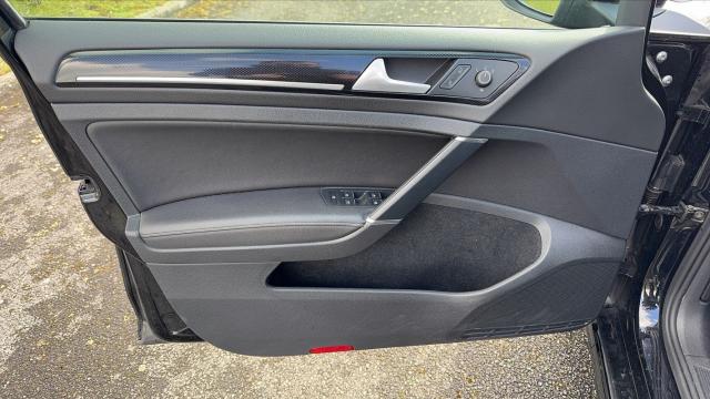 Volkswagen Golf image 8